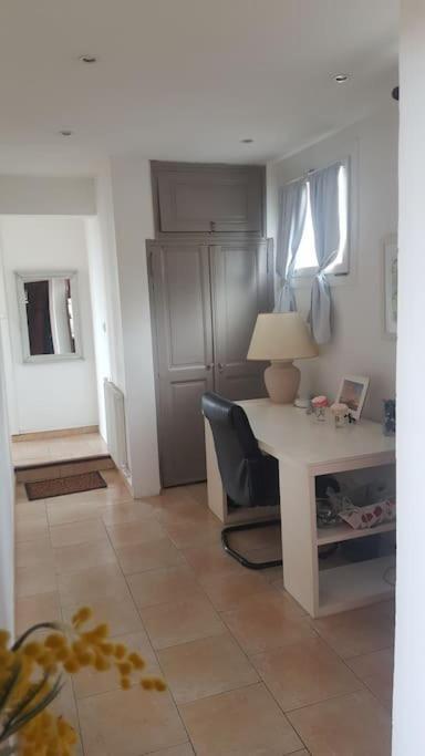 Апартаменты De 1 A 6 Avec Terrasse Solarium, Vue Panoramique Et Parking Gratuit Грасс Экстерьер фото